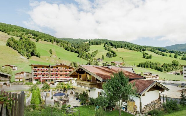 Pretty Apartment in Saalbach-Hinterglemm near Ski Area