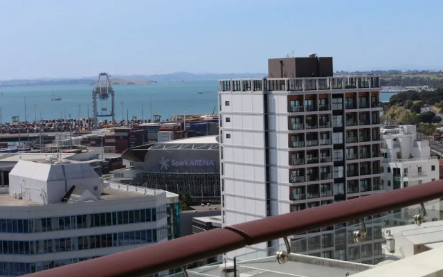 Seascape Apartment (Pullman 10D)