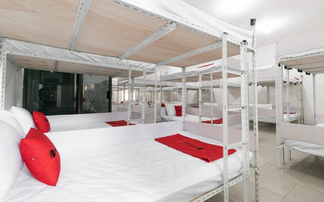 RedDoorz near Sun Plaza Medan 2 - Hostel