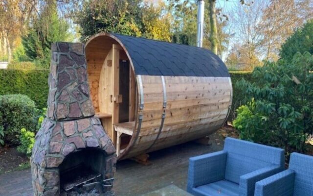 Cosy Forest Cabin With a Barrel Sauna