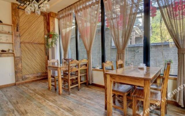 Mogan Mountain Yunxi Jian Boutique Hostel