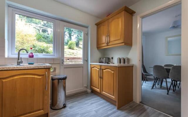 Spacious 3 Bedroom House Sleeps 6 People