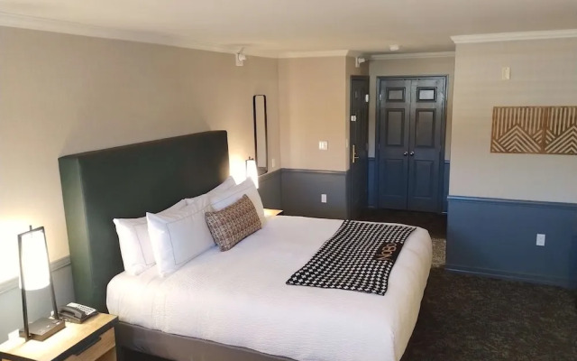 Hotel NoBo Cascade, Tapestry Collection by Hilton