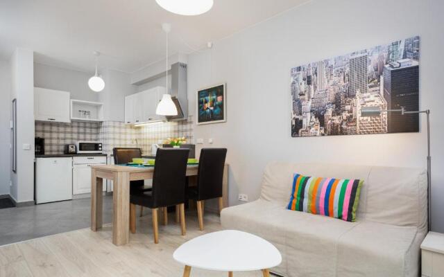 Warsaw Apartment Obozowa by Renters