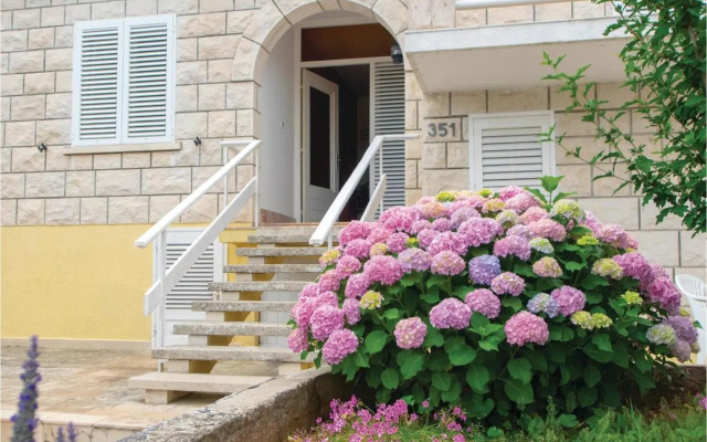Two-Bedroom Apartment in Racisce