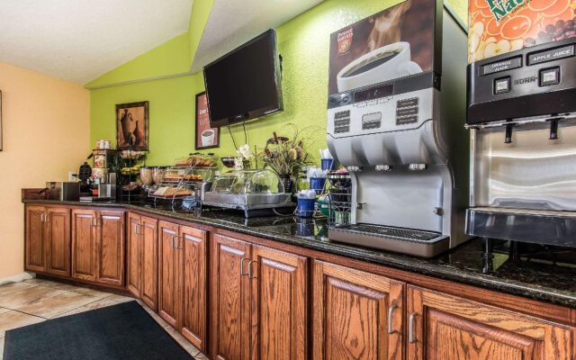 Woodridge Inn and Suites