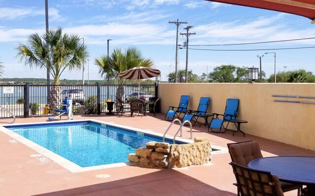 Comfort Inn & Suites Lakeside