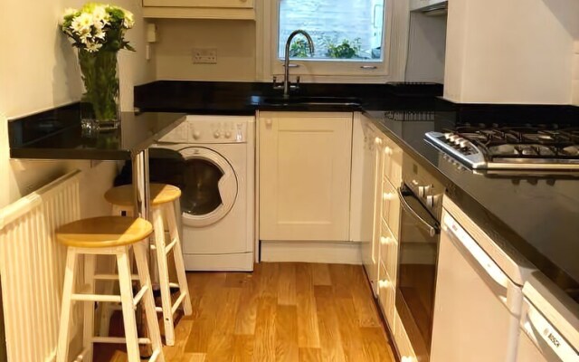 Victoria Station Apartment