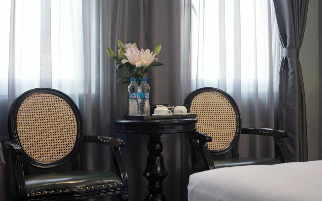 Madelise Central Hotel & Travel