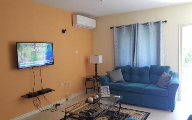 Apt 12, Executive Suites JA - Palms