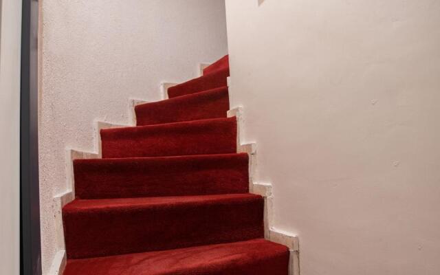 La Pazza Suites Hotel