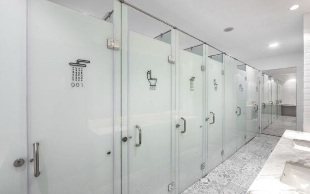 KINI Luxury Capsule - Hostel
