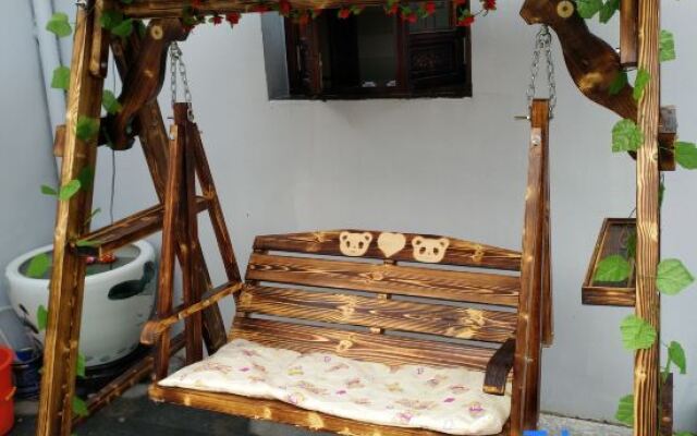 Yueyuejia Theme Inn