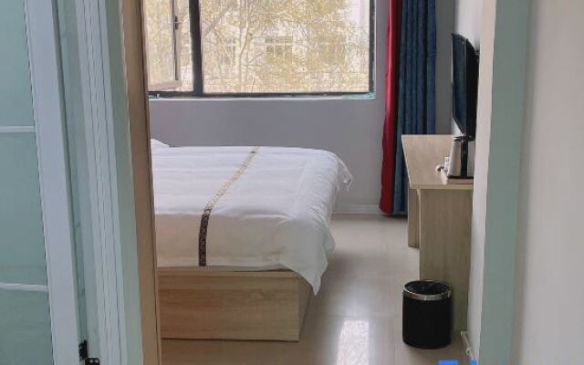 Zhouyang Youth Hotel (People's Hospital Subway Station)