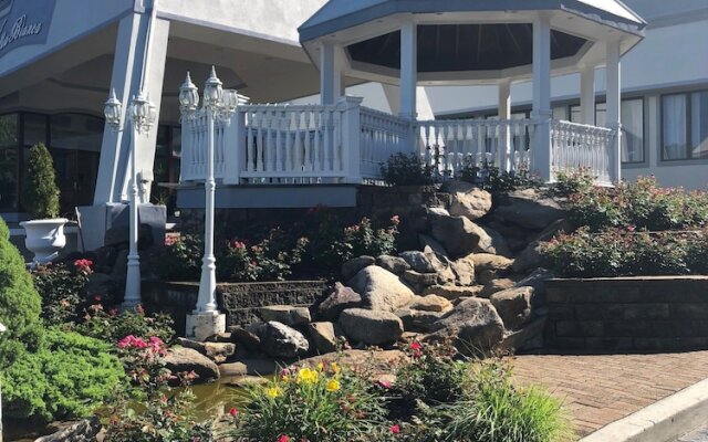 Villa On The River Inn