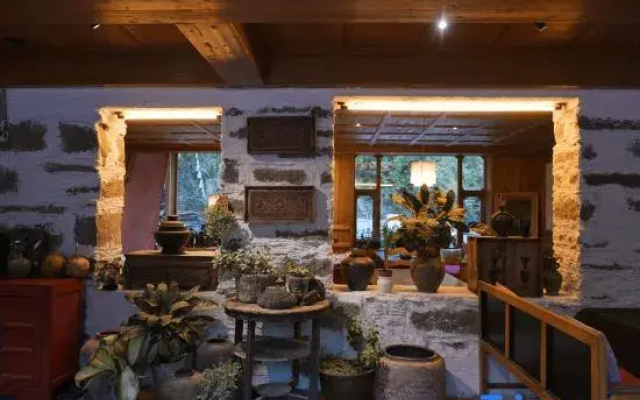 Qudeng Mountain Residence Homestay (Siguniang Mountain Changping Valley Scenic Area)