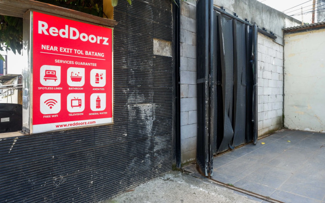 RedDoorz Syariah near Exit Tol Batang