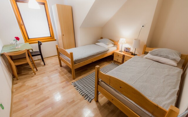 Prenočišča, Hostel Primož Kozmus, Maja Kozmus s.p.