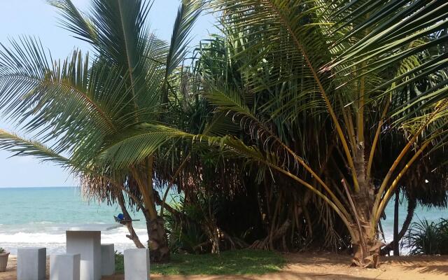 Airport Beach Villa