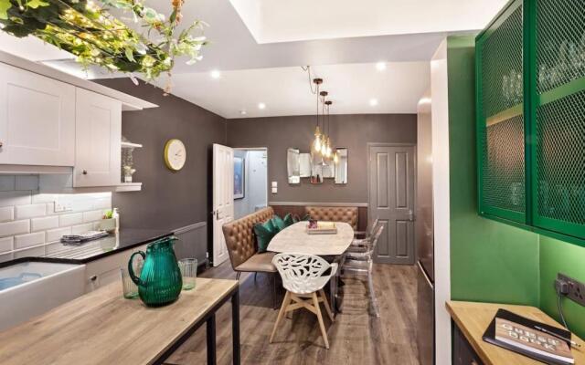 Stunning 4Bed Townhouse by HIC & Trendy Kings Quarter!
