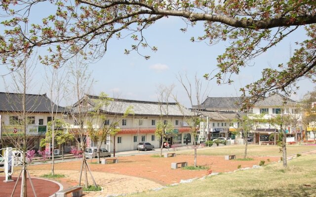 Park Youth Hostel & Guesthouse