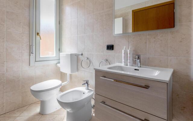 Lame 2 - Delia s Studio II in the City Center