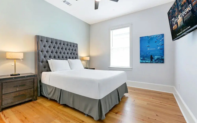 Amazing 4BR w Balcony by Hosteeva