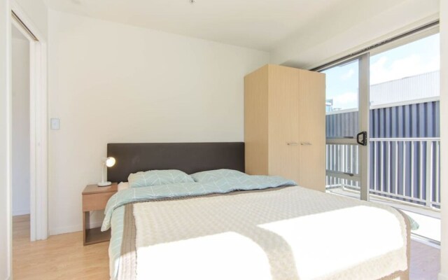 Modern 2 Bedroom Apartment in the CBD