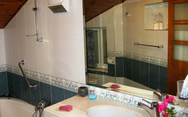 Ohn-Bar Guesthouse