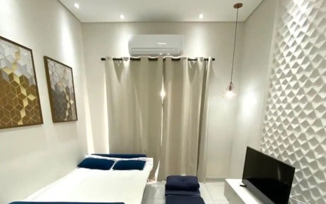 Apto novo e arejado com uma ampla sacada