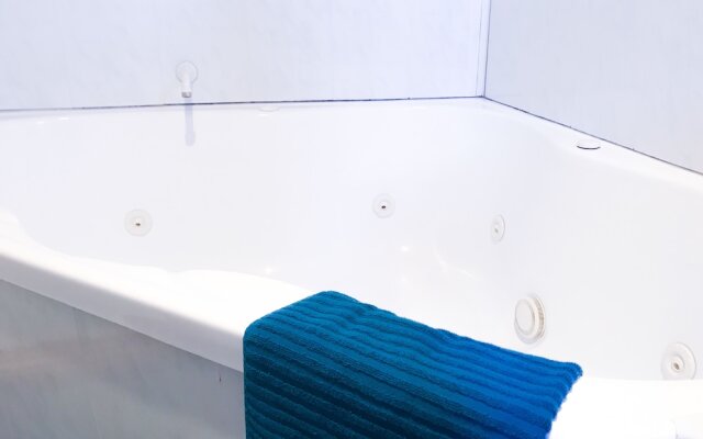 Meredith House & Apartments Strahan