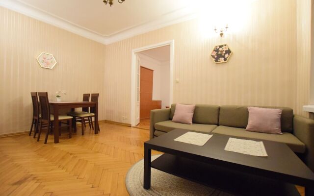 Elegant Apartment Universitas