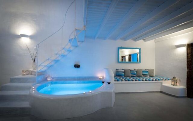Fira White Residence