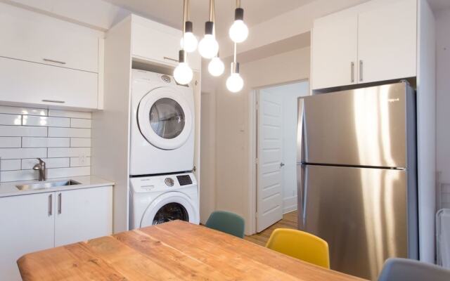 Charming Montreal 3 bdr Apartment Next to Subway