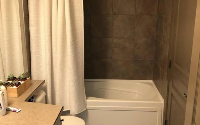 Upper Floor w/ Courtyard View #550