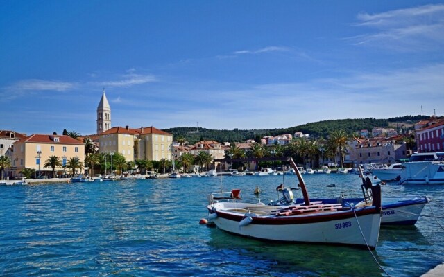 A1 - apt With Terrace, Best Location in Supetar