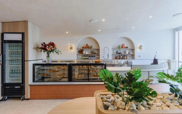 Aerotel Sydney - Inside International Terminal Airport