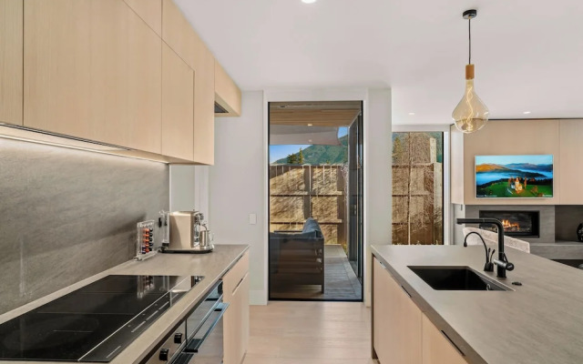 Central Queenstown Villa & Spa