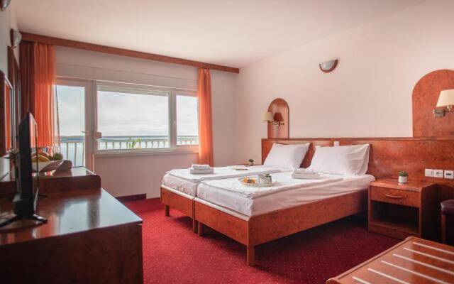Rooms with a swimming pool Crikvenica - 18502
