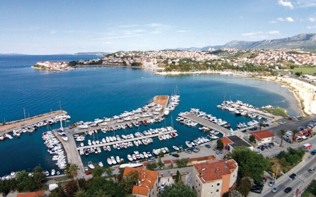 Charming Historic 2nd Floor Sea View Apartment