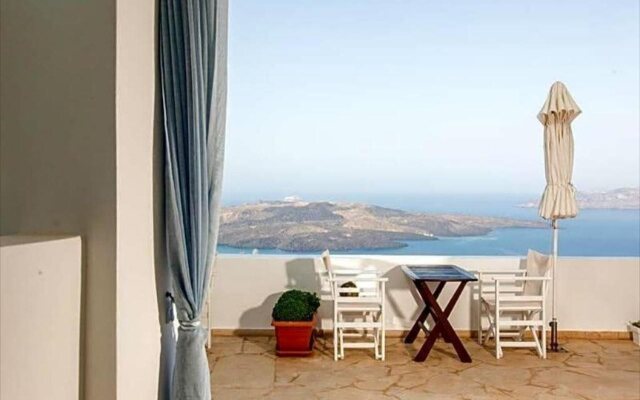 Adamis Majesty Suites