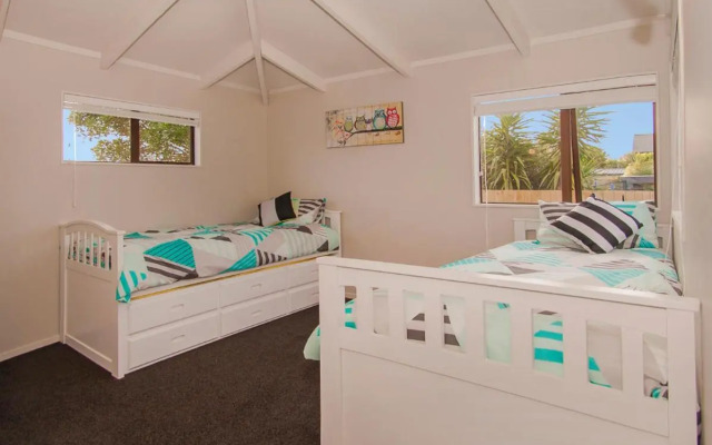 Beach Central - Whangamata Holiday Home