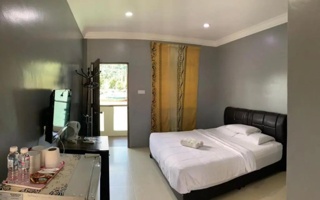 Penarak Bamboo Beach Motel