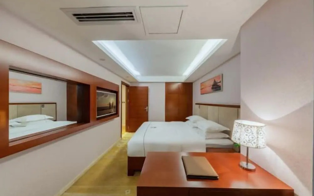 The King Lycra Hotel