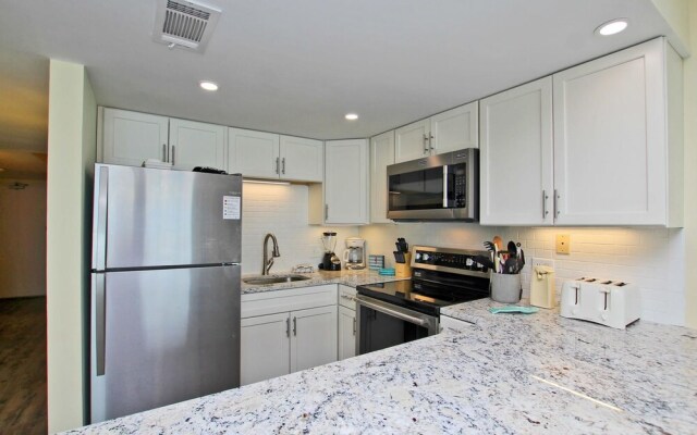 Island Winds East 605