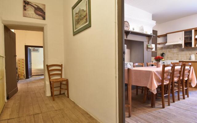 Vintage Holiday Home in Besse with Swimming Pool