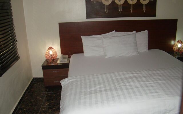 Charlie's Place And Suite