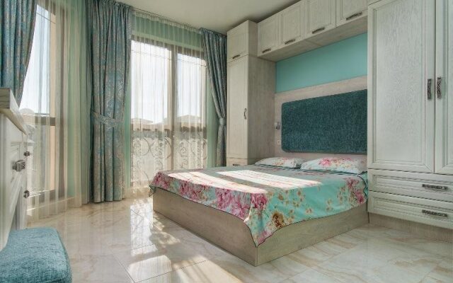Esteban Apartcomplex