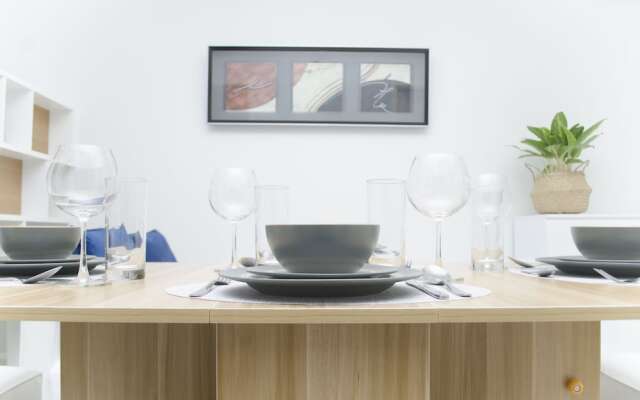 Stylish Apartment at BGC