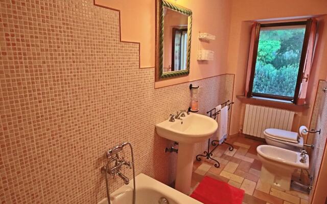 Holiday Home in Serrungarina Near the Lake
